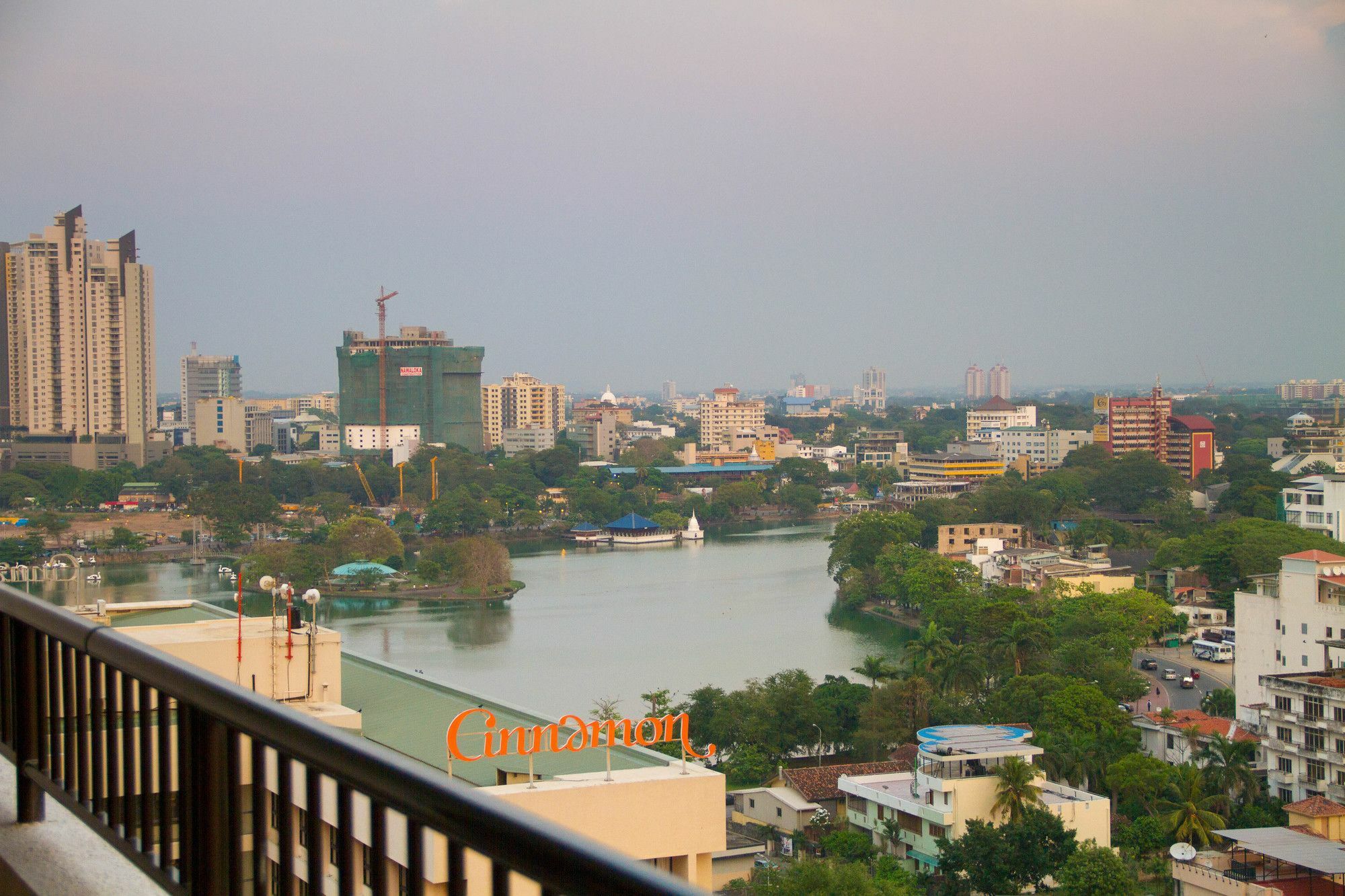 Crescat Residencies Apartment Kolombo Bagian luar foto