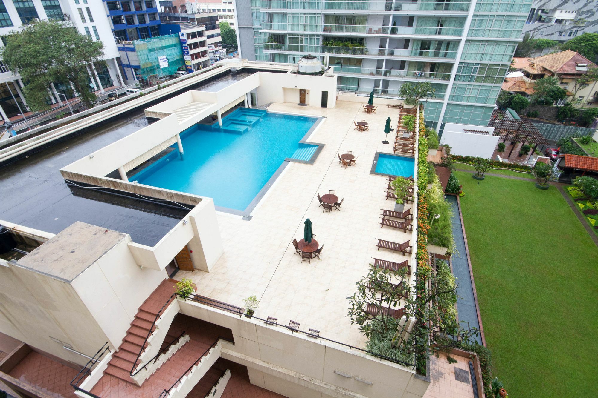 Crescat Residencies Apartment Kolombo Bagian luar foto