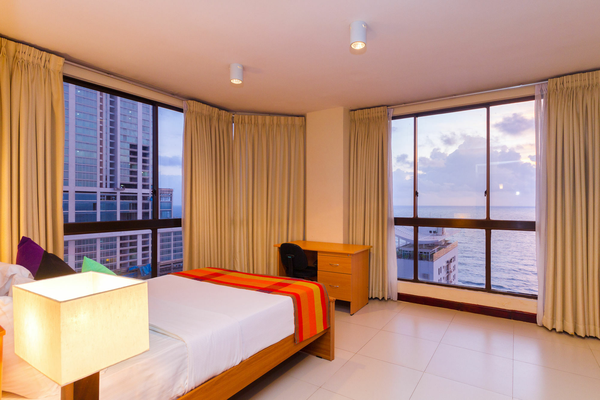 Crescat Residencies Apartment Kolombo Bagian luar foto