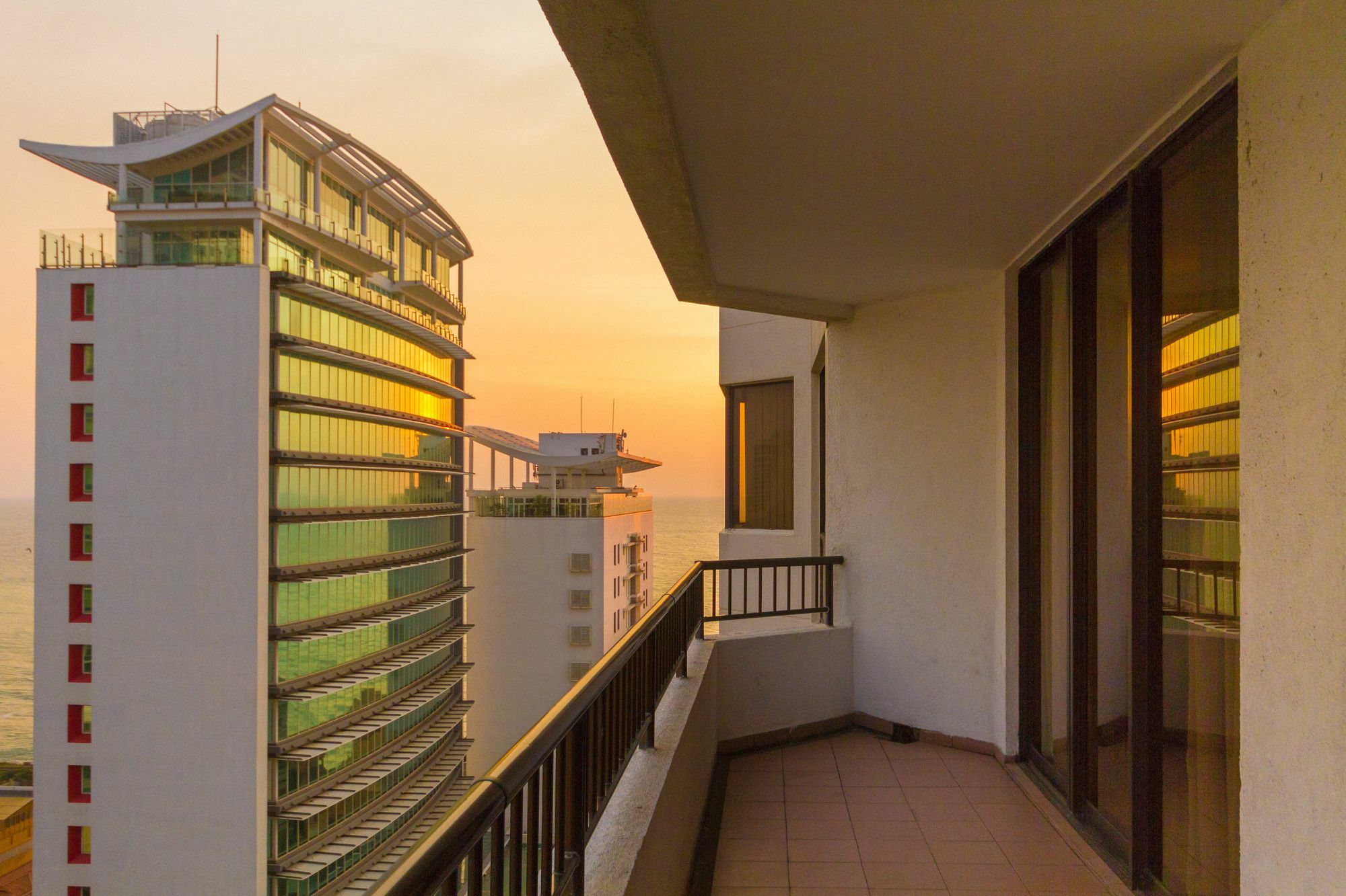 Crescat Residencies Apartment Kolombo Bagian luar foto