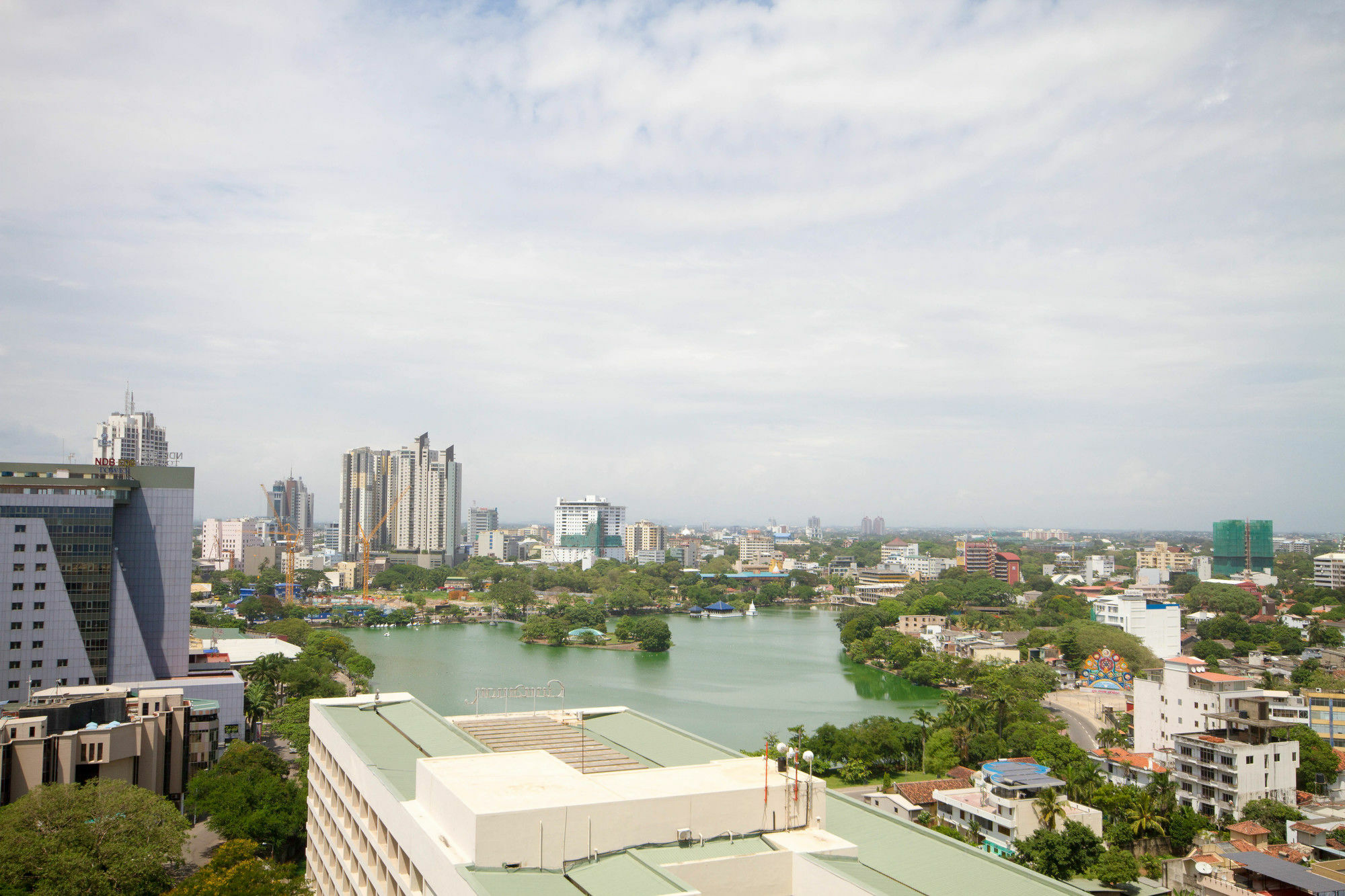 Crescat Residencies Apartment Kolombo Bagian luar foto