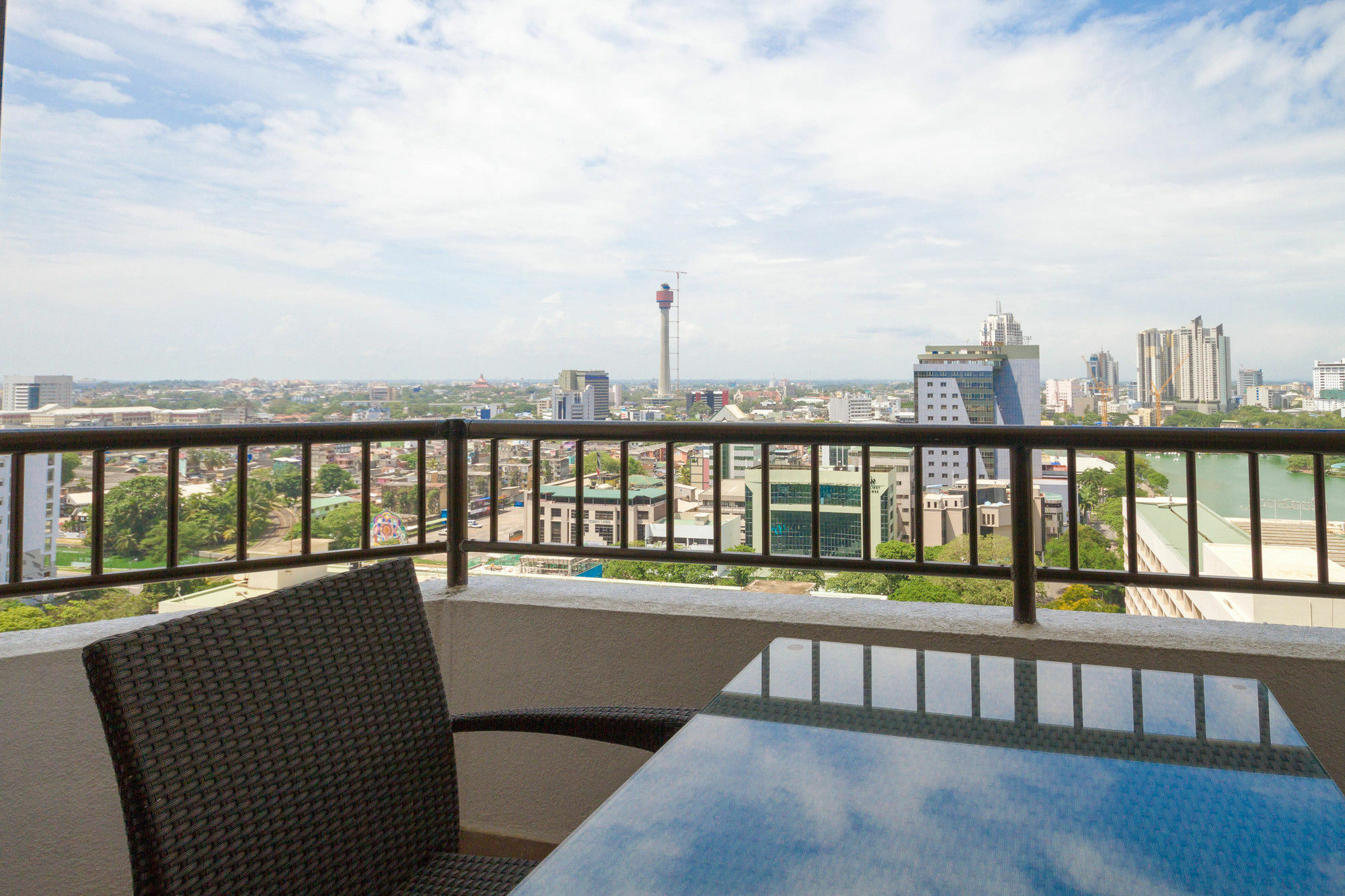 Crescat Residencies Apartment Kolombo Bagian luar foto